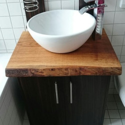 Kundenprojekt:Waschtisch aus Eiche mit Baumkante!