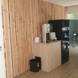 Kundenprojekt: Wandverkleidung aus Lärchenbohlen mit Naturkanten!