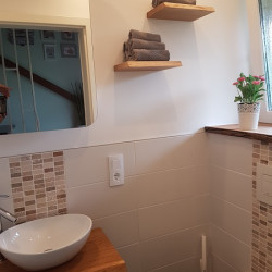 Kunbdenprojekt: Waschtischplatte, Fensterbank und Regale im Gäste-WC!