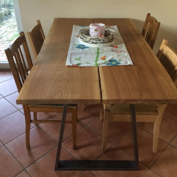 Kundenprojekt: Esstisch aus zwei Eichenplatten mit Baumkante!