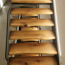 Kundenprojekt: Treppenstufen aus Eiche Leimholz mit natürlicher Baumkante!